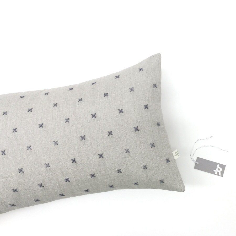 Grey Hand Stitched X Patterned Pillow Cover in Natural Linen | 12X20 Par Jillianrenedecor | Fr Vinta