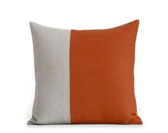 Funda de almohada de lino minimalista en naranja quemado y lino natural por JillianReneDecor, decoración moderna del hogar, almohada de bloque de color de dos tonos