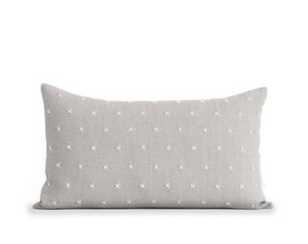 Hand Stitched X Patterned Pillow Cover in Natural Linen (12x20) par JillianReneDecor (fr) Vintage Inspiré (vintage) Décor minimal à la maison Rustique ( crème