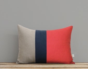 Farbblock Kissenbezug aus Koralle, Marine & Naturleinen (12x16) von JillianReneDecor - Modernes Wohndekor, Colorblock Trio, Pantone 2019