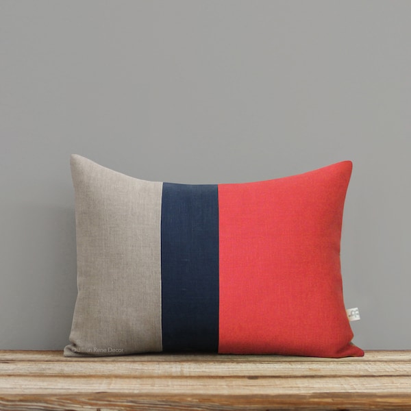Funda de almohada color Block en lino coral, marino y natural (12x16) por JillianReneDecor - Modern Home Decor, Colorblock Trio, Pantone 2019