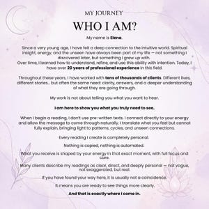 Op de afbeelding: Een lichtpaarse informatieve afbeelding getiteld MY JOURNEY WHO I AM? met tekst over Elena, een beoefenaar met 20 jaar ervaring. Het ontwerp bevat een maansikkel, ster en lotusbloem in een zachte aquarel-stijl.