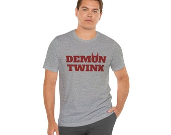 Demon Twink Camiseta unisex - Camisa de hombre del Orgullo Gay de Halloween - Ropa casual LGBTQ+ - Jersey de manga corta