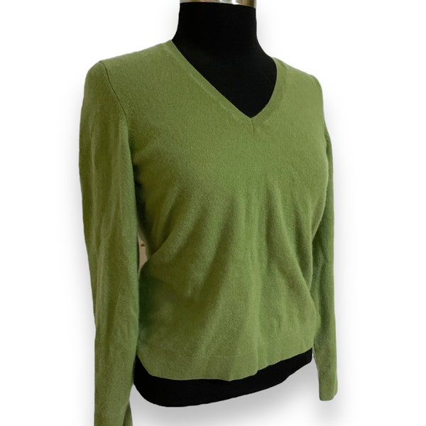 100% Cashmere Long Sleeve V-neck Sweater | Upcycled Women's Size M Pullover | Pre-owned Vintage Green