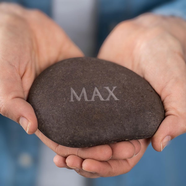 Nom personnalisé galet, pierre à message gravée pour des souvenirs et des souvenirs, cadeau naturel respectueux de l'environnement, pierre commémorative