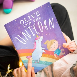 Livre d'histoires de licorne personnalisé, cadeau 1er anniversaire pour bébé, enfant en bas âge, baptême, baptême, souvenir unique pour enfants, livre d'histoires personnalisé - Royaume-Uni