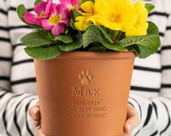 Personalised Engraved Pet Memorial Plant Pot, Custom Made Gift, Perfect Bespoke Garden Memorial for Beloved dogs, cats and all pets