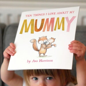Gründe, warum wir Mama lieben - Personalisiertes Softcover-Buch, Einzigartiges Muttertagsgeschenk, Lesen Sie gemeinsam die Geschichte der Kinder - 10 Dinge, die wir an Mama lieben