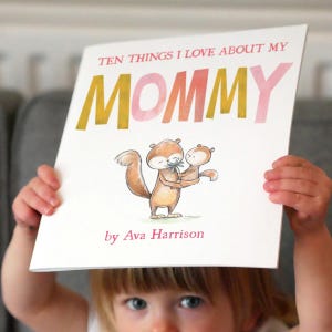 Raisons pour lesquelles nous aimons maman - livre personnalisé, cadeau unique pour la fête des mères, histoires pour enfants à lire ensemble - 10 choses que nous aimons chez maman US