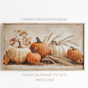 Puede incluir: Una pintura enmarcada que representa una naturaleza muerta con cinco calabazas en varios tonos de naranja y blanco. Las calabazas están dispuestas sobre una mesa con tallos de trigo y hojas secas. La pintura tiene un ambiente rústico y otoñal.