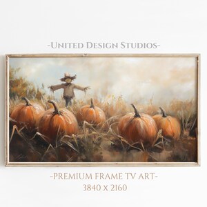 Pode incluir: Uma pintura de um espantalho de pé em um campo de abóboras. O espantalho está usando um chapéu de palha e uma camisa marrom. As abóboras são laranja e verde e estão espalhadas por todo o campo. O fundo é um céu azul nebuloso.