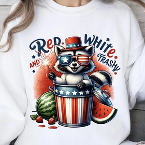 Rot, Weiß und Wilde PNG, lustiges USA Shirt, lustiges Waschbären Shirt, 4. Juli digitaler Download, Feral PNG, Stray Trashy png, Merica png