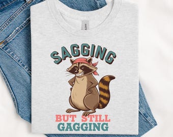 Diseño de camiseta con un mapache flácido pero con náuseas (PNG)