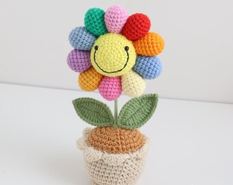 crochet happy face sunflower, crochet flower in pot, housewarming gift, desk decoration, room decoration, handmade flower, gift for her
