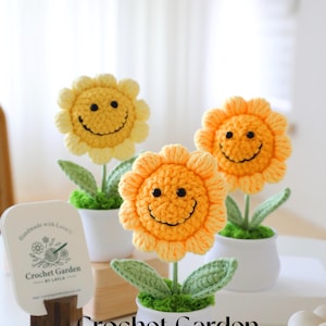 crochet happy face sunflower, crochet flower in pot, housewarming gift, desk decoration, room decoration, handmade flower, gift for her