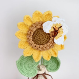 gehaakte zonnebloem in vaas, gehaakte bloem in pot, housewarmingcadeau, bureaudecoratie, kamerdecoratie, handgemaakte zonnebloem, cadeau voor haar
