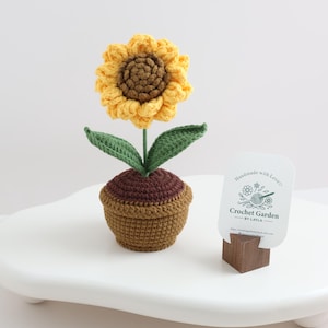 crochet sunflower, crochet flower in pot, housewarming gift, desk decoration, room decoration, handmade flower, gift for her