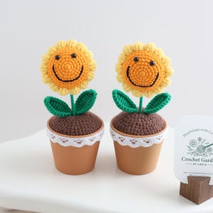 crochet happy face sunflower, crochet flower in pot, housewarming gift, desk decoration, room decoration, handmade flower, gift for her