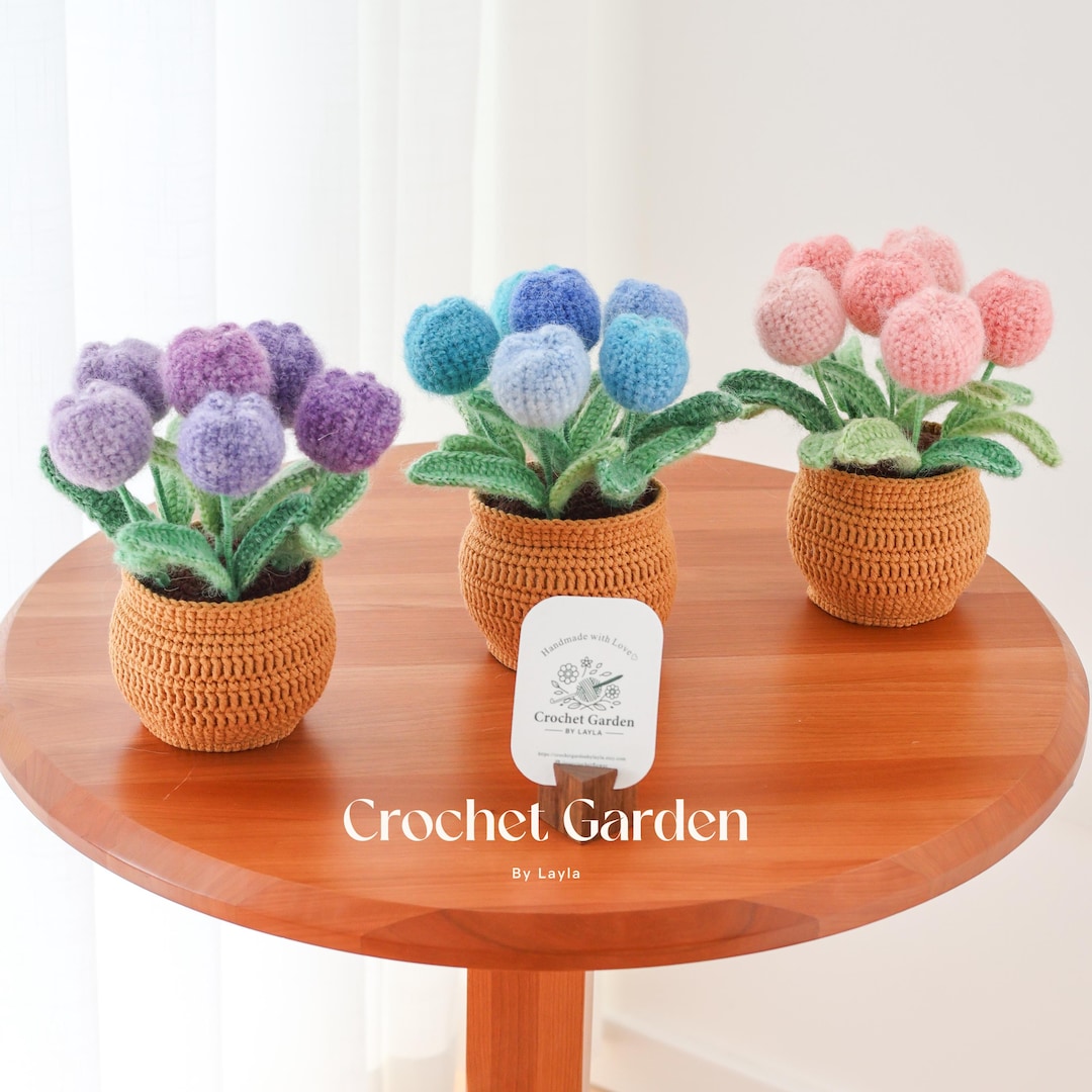 Smileshiney 3 fiori fatti a mano all'uncinetto, pianta a forma di cuore, 5 x 5 x 13 cm, piante in vaso all'uncinetto, pianta di supporto emotivo, girasole all'uncinetto, motivo fiori all'uncinetto