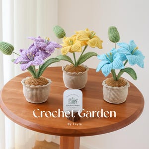 crochet lily in pot, crochet flower in pot, housewarming gift, desk decoration, room decoration, handmade flower, gift for her, Easter lily