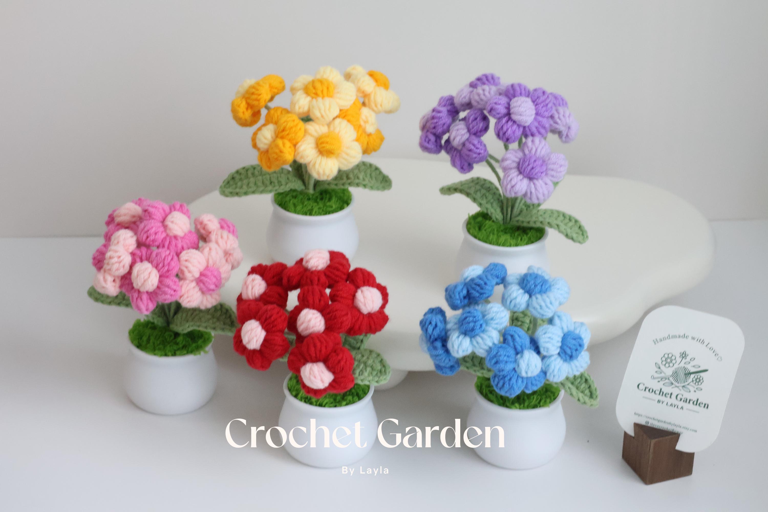 crochet daisy, crochet flower in pot, housewarming gift, desk decoration, room decoration, handmade flower, gift for her