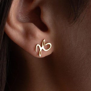 Boucles d'oreilles initiales en argent sterling, clous d'oreilles lettre, boucles d'oreilles délicates en or pour femme, boucles d'oreilles lettre personnalisées, cadeau pour maman, cadeau pour fille