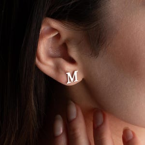 Benutzerdefinierte Initiale Ohrstecker Sterling Silber Ohrringe für Frauen Zierliche Goldbuchstabe Ohrringe Geschenk für Mutter Geschenk für Mädchen
