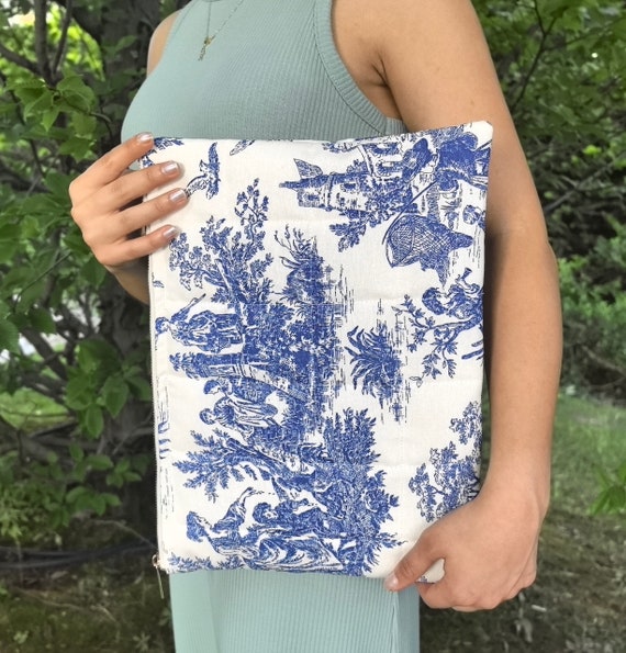 MacBook Sleeve 13"-16", Quilted Toile de Jouy Fabric - Padded & Zippered Laptop Sleeve for Macbook Air and Pro - Handmade Gift Idea