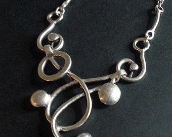 Collier abstrait spirale en argent, collier asymétrique bohème funky inhabituel, bijoux en métal bohème, bijoux en argent, cadeau pour femme