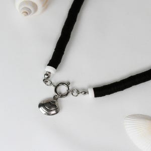 Katsuki Heishi Halskette | handgemachter Schmuck | Mono Shell Charm - Halskette | moderne Kette im farbigen Design