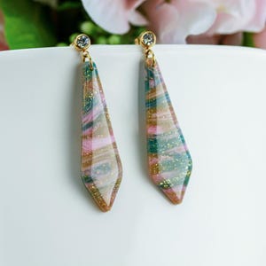 Lange bunte Polymer Clay Ohrringe, farbige Statement Ohrringe mit weicher Rainbow Optik