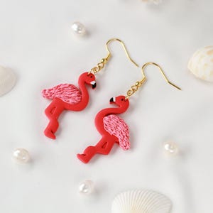 Polymer Clay Ohrringe | Flamingo Hängeohrringe Pink Gold | Tropen Schmuck Vögel | Sommer Accessoires | Happy Flamingos
