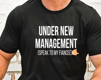 Camiseta de prometido bajo nueva administración, regalo para el novio, divertida camiseta de compromiso