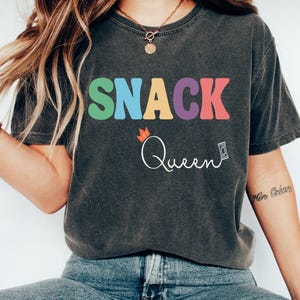 Snack Queen T-Shirt, Cake Lover, Funny Shirt, Snack Queen Sweatshirt, Mother Sweater, Snack Shirt, Foodie Shirt