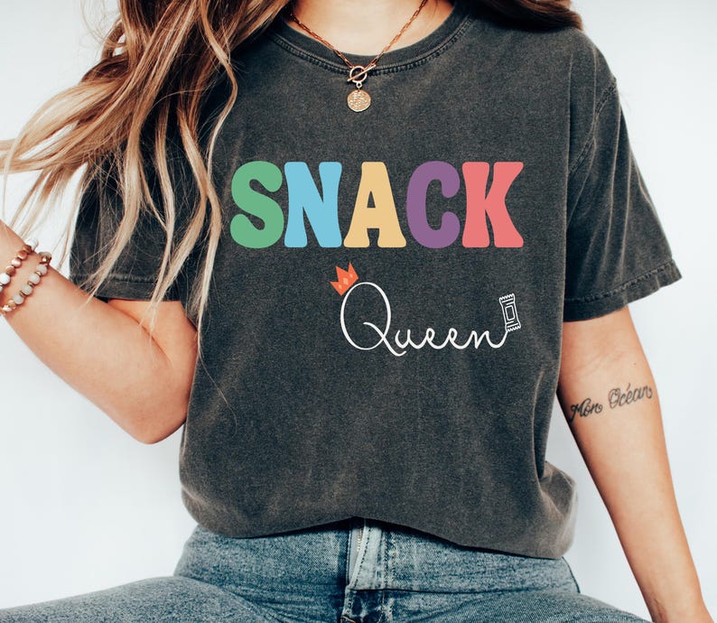 Snack Queen T-Shirt, Cake Lover, Funny Shirt, Snack Queen Sweatshirt, Mother Sweater, Snack Shirt, Foodie Shirt