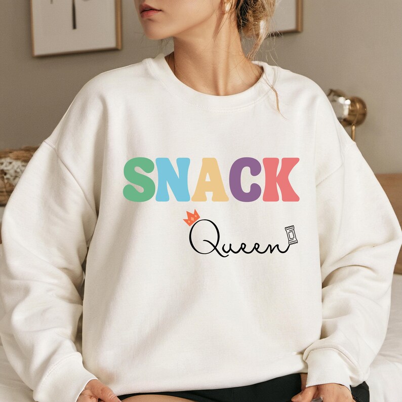 Snack Queen T-Shirt, Cake Lover, Funny Shirt, Snack Queen Sweatshirt, Mother Sweater, Snack Shirt, Foodie Shirt