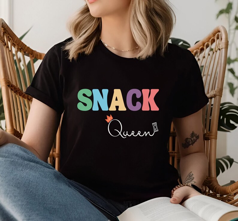Snack Queen T-Shirt, Cake Lover, Funny Shirt, Snack Queen Sweatshirt, Mother Sweater, Snack Shirt, Foodie Shirt
