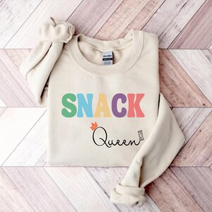 Snack Queen T-Shirt, Cake Lover, Funny Shirt, Snack Queen Sweatshirt, Mother Sweater, Snack Shirt, Foodie Shirt