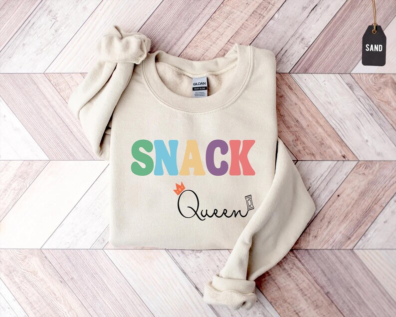 Snack Queen T-Shirt, Cake Lover, Funny Shirt, Snack Queen Sweatshirt, Mother Sweater, Snack Shirt, Foodie Shirt