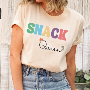 Snack Queen T-Shirt, Cake Lover, Funny Shirt, Snack Queen Sweatshirt, Mother Sweater, Snack Shirt, Foodie Shirt