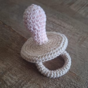 Crochet pacifier pattern, handmade DIY maternity gift, simple and clear pattern, instant download, unique baby shower gift, PDF pattern