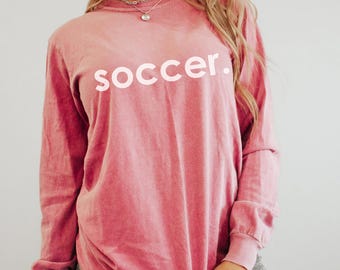Camiseta unisex de manga larga teñida - Amor por el fútbol, ropa informal, regalo para aficionados al fútbol, ropa deportiva, para el día del partido, comodidad para el día a día