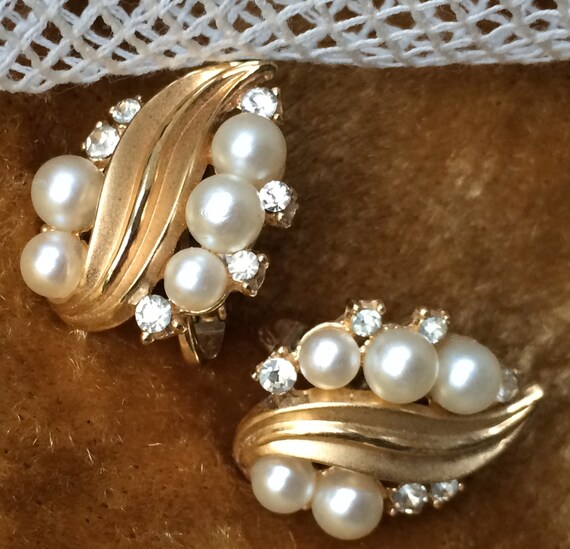 Trifari pearl and rhinestone earrings, bridal ear… - image 3