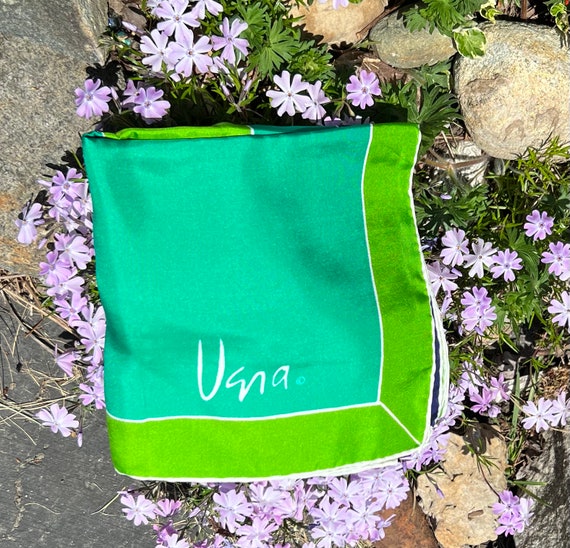 Brilliant Vera Neumann shades of Irish Green, sca… - image 1