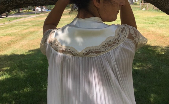 Beautiful silky pleated vintage satin robe with la