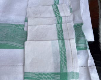 White damask tablecloth w green Art Deco trim, 6 matching napkins