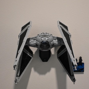 BrickedUpDesigns TIE Interceptor Wall Mount (75382)