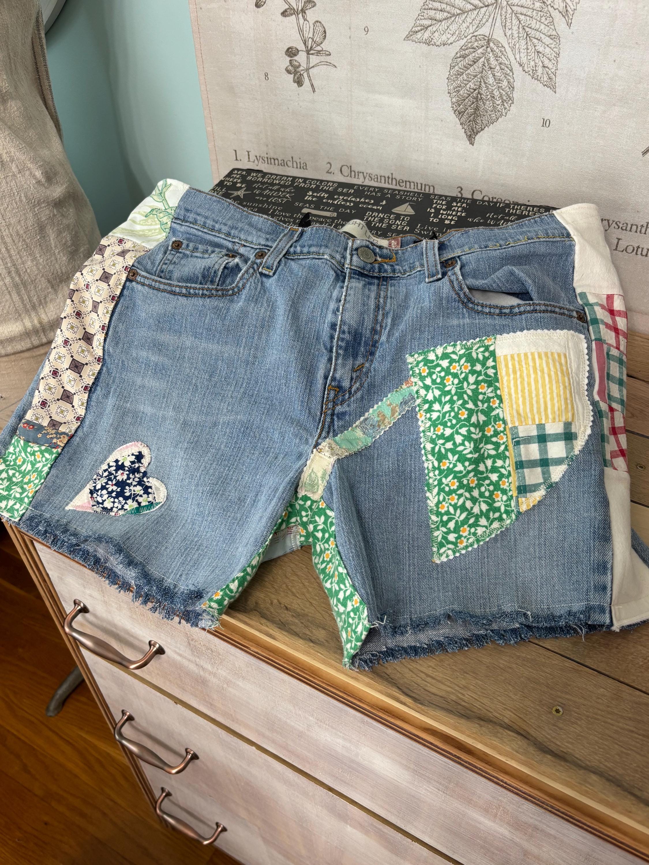 Shorts Levi’s Vintage Patchés En Jean – Taille 1 (24-25 Pouces) – Occasion Très Bon état