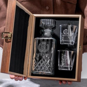 Engraved Whiskey Decanter with Wooden Box – Custom Groomsmen Gift, Personalized Wedding Gift for Men