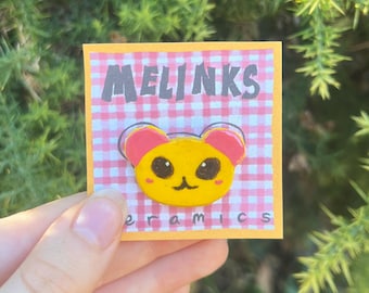 Insignia de arcilla / Oso Oomf / Hecho a mano